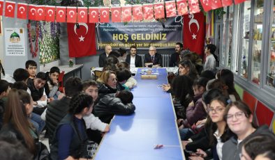 Vali Şimşek öğrencilerle iftar yaptı