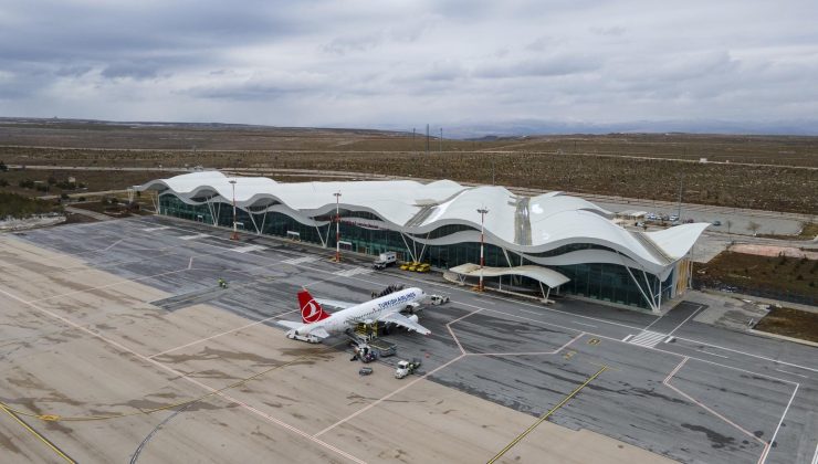 Sivas Havalimanı’nda Yolcu Sayısı 100 Bini Aştı