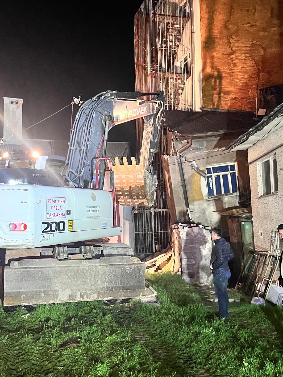 Sivas’ta Müstakil Ev Çöktü: Facia Kıl Payı Atlatıldı