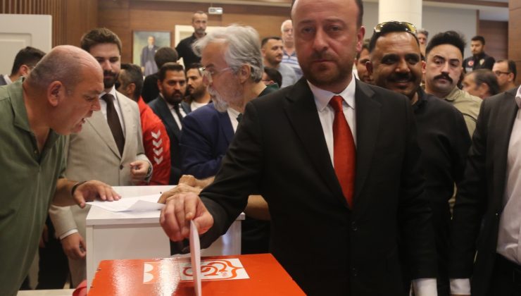 BURAK ÖZÇOBAN YENİDEN SİVASSPOR BAŞKANI SEÇİLDİ