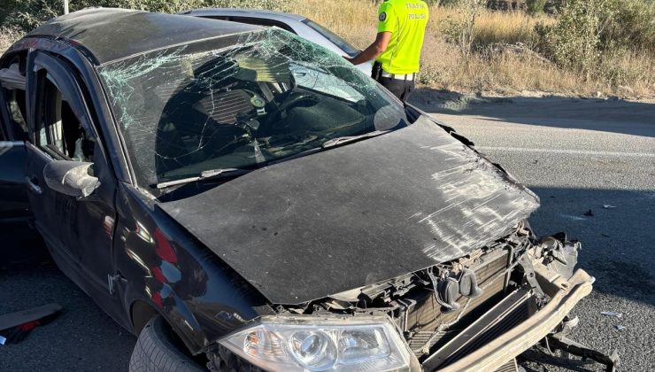 SAKALTUTAN’DA OTOMOBİL TAKLA ATTI: 3 KİŞİ YARALANDI