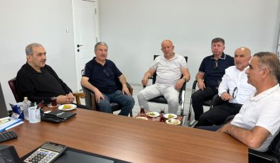 SİVAS ESKİ BELEDİYE BAŞKANLARI BİR ARAYA GELDİ: SAMİ AYDIN’DAN DOĞAN ÜRGÜP’E GEÇMİŞ OLSUN ZİYARETİ