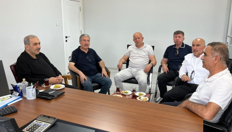 SİVAS ESKİ BELEDİYE BAŞKANLARI BİR ARAYA GELDİ: SAMİ AYDIN’DAN DOĞAN ÜRGÜP’E GEÇMİŞ OLSUN ZİYARETİ