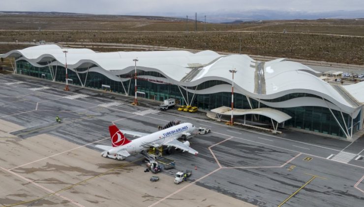 SİVAS NURİ DEMİRAĞ HAVALİMANI’NDA 6 AYDA 230 BİNİ AŞKIN YOLCUYA HİZMET VERİLDİ