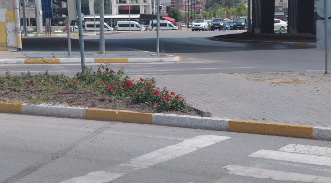 ENGELLİ VATANDAŞLARDAN HALİL RIFAT PAŞA KÖPRÜLÜ KAVŞAĞI’NA RAMPA TEPKİSİ