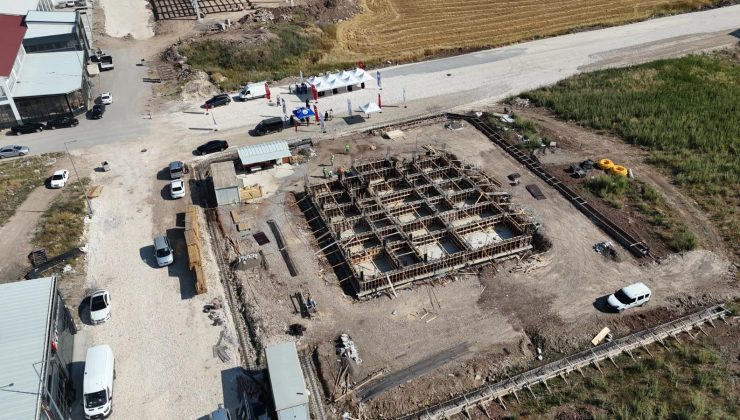 4 EYLÜL SANAYİ SİTESİ’NE 112 ACİL SAĞLIK İSTASYONU VE AİLE SAĞLIĞI MERKEZİ İÇİN İLK KAZMA VURULDU