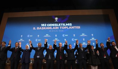Koyulhisar Belediye Başkanı Bora Karakullukcu AK Parti’ye Katıldı