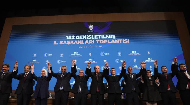 Koyulhisar Belediye Başkanı Bora Karakullukcu AK Parti’ye Katıldı