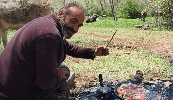 ŞARKIŞLA’DA YILDIRIM ÇOBANIN CANINI ALDI