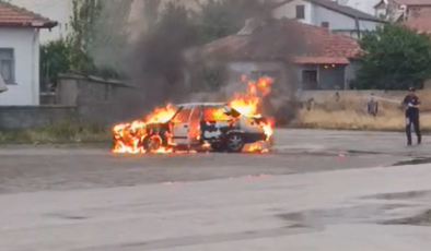 Sivas Şarkışla’da Otomobil Alevlere Teslim Oldu