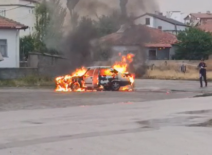 Sivas Şarkışla’da Otomobil Alevlere Teslim Oldu
