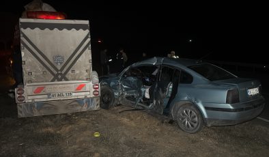 Sivas’ta Minibüs ile Otomobil Çarpıştı: 2 Yaralı