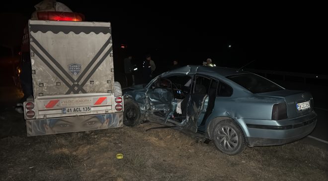 Sivas’ta Minibüs ile Otomobil Çarpıştı: 2 Yaralı