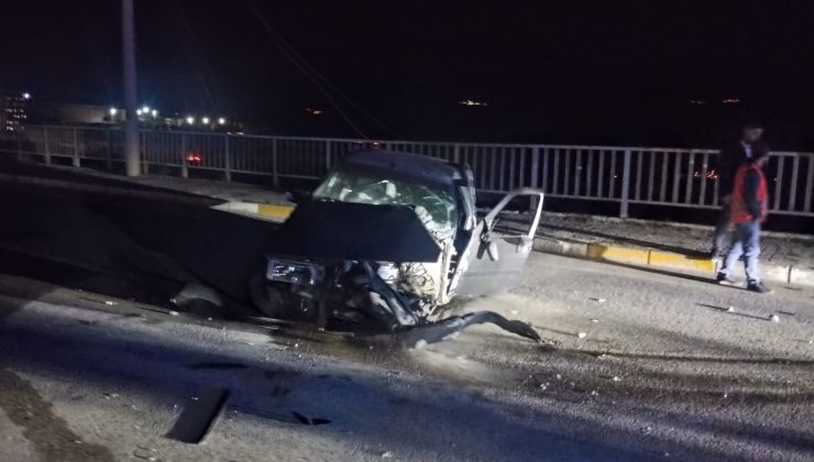 Sivas’ta Otomobil Aydınlatma Direğine Çarptı: 1 Yaralı